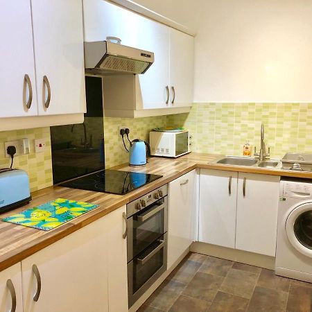 Stylish Apartment With Secure Parking Close To City Chester Exterior foto